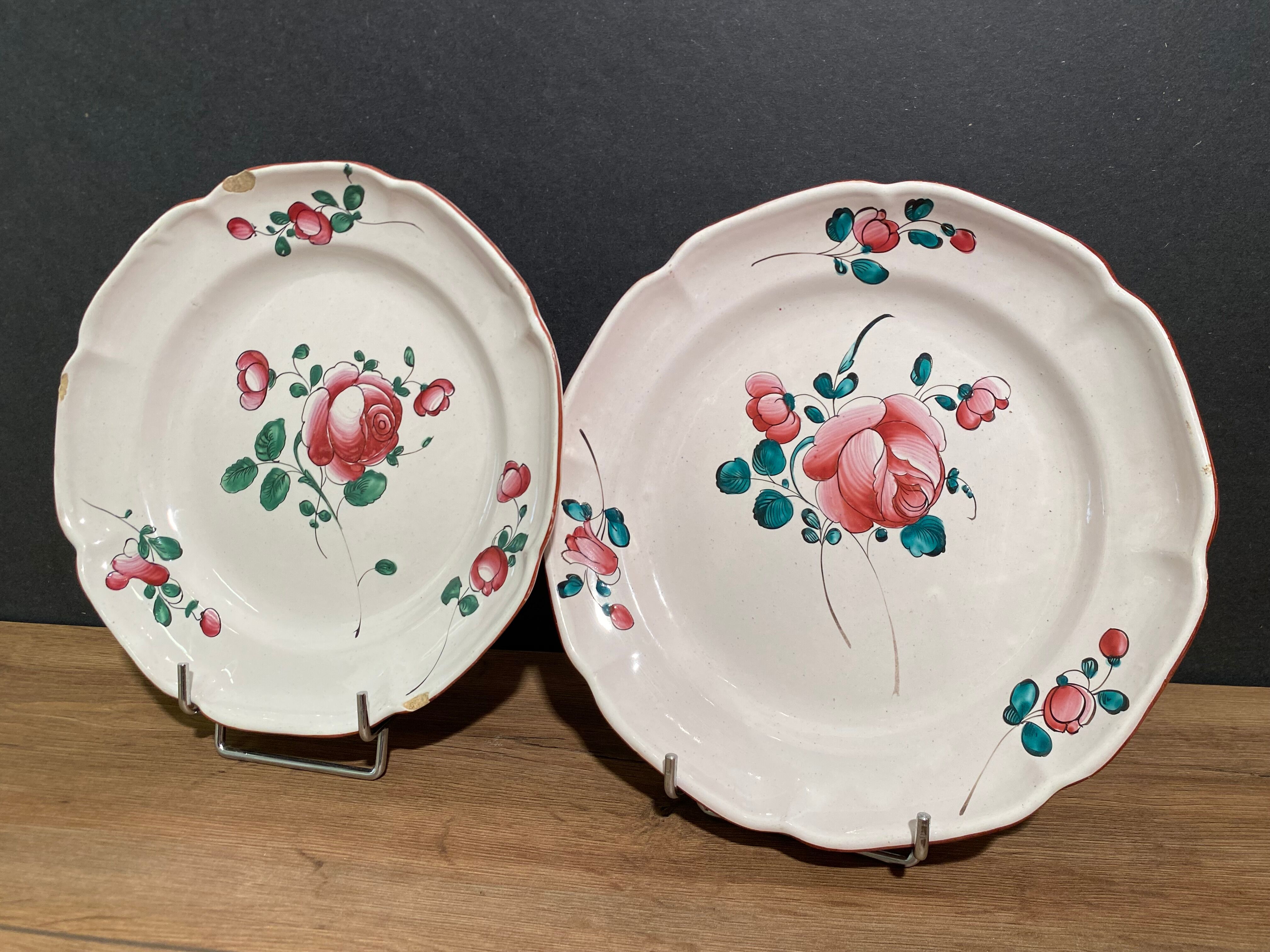 Pair of earthenware plates from the East nineteenth with floral decoration