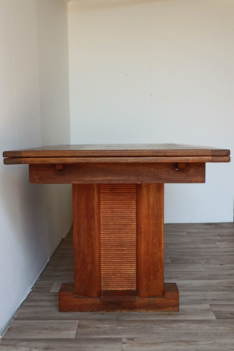 Table de repas moderniste en chêne massif, 1940