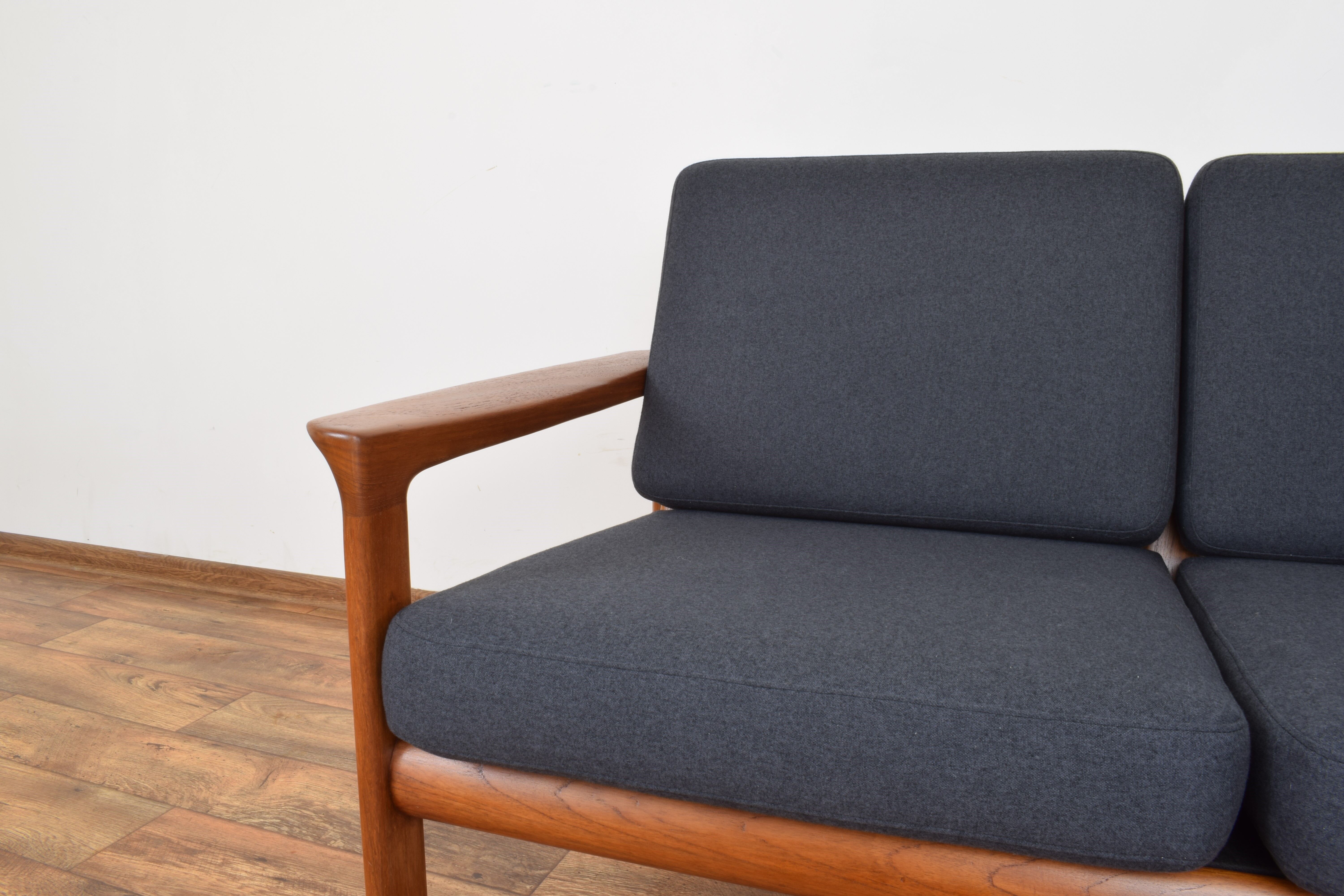 Mid-century danish sofa by Sven Ellekaer for Komfort, 1960