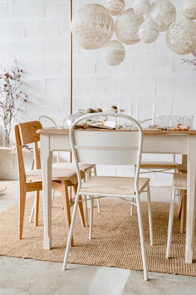 Wooden farmhouse table – cream foot