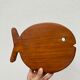 Plateau poisson en bois dessous de plat planche à découper