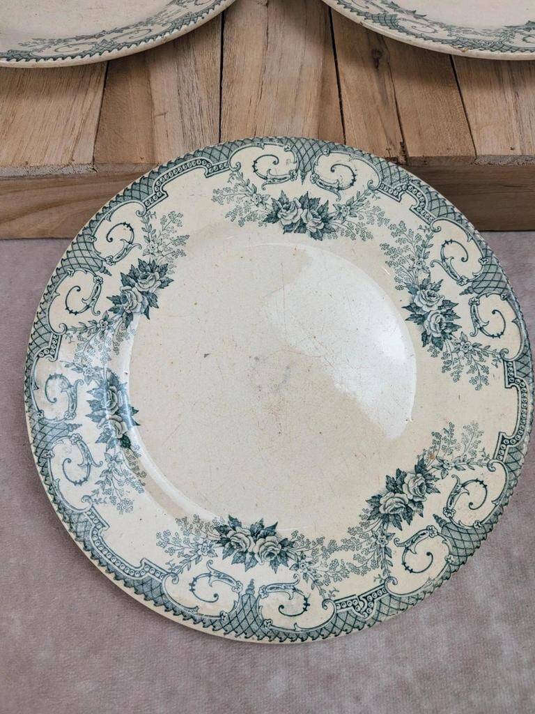 Set of 3 antique flat plates made of ironstone from the Debray Establishments, Clichy service.