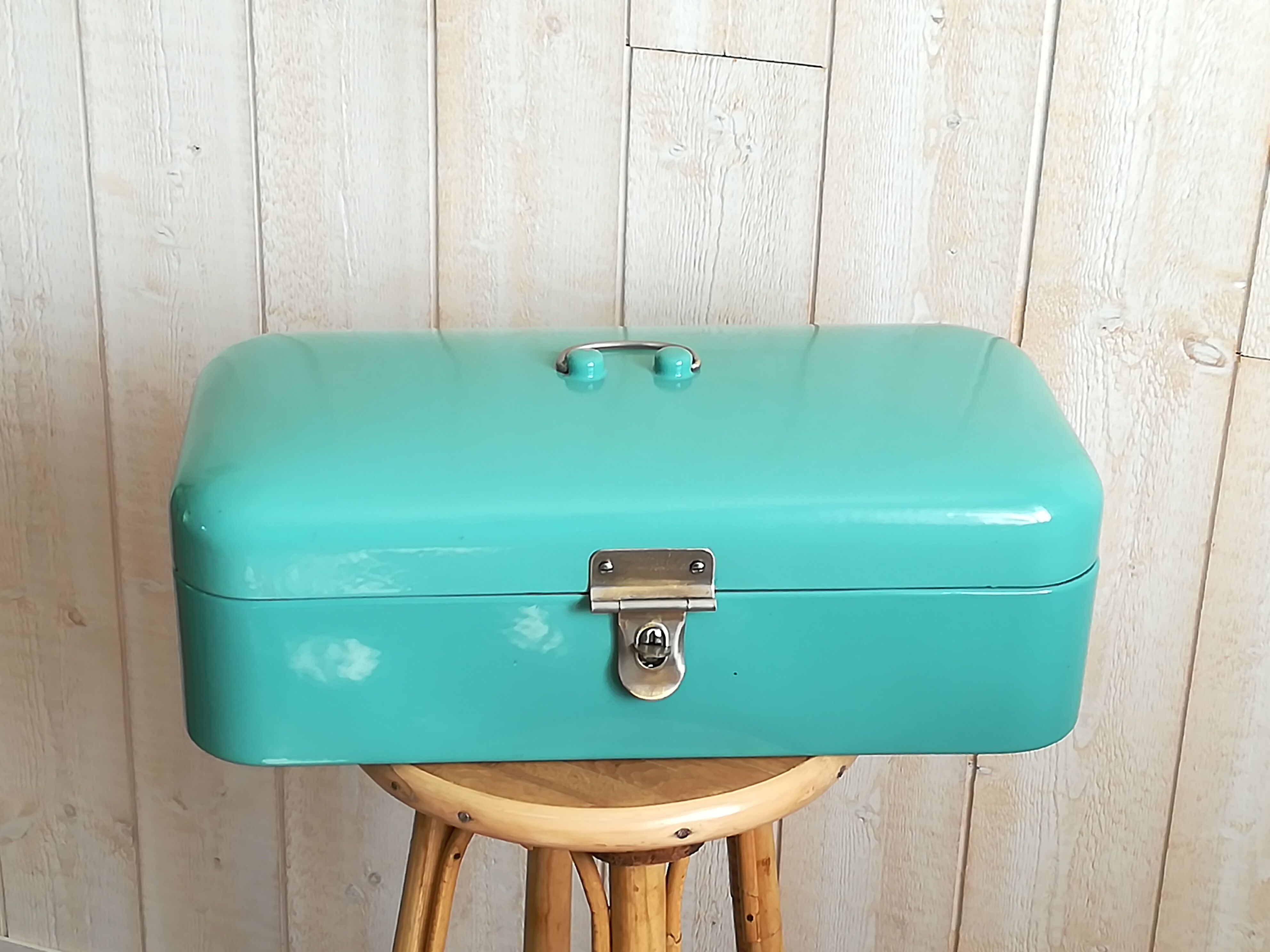 Minth blue enamelled metal box