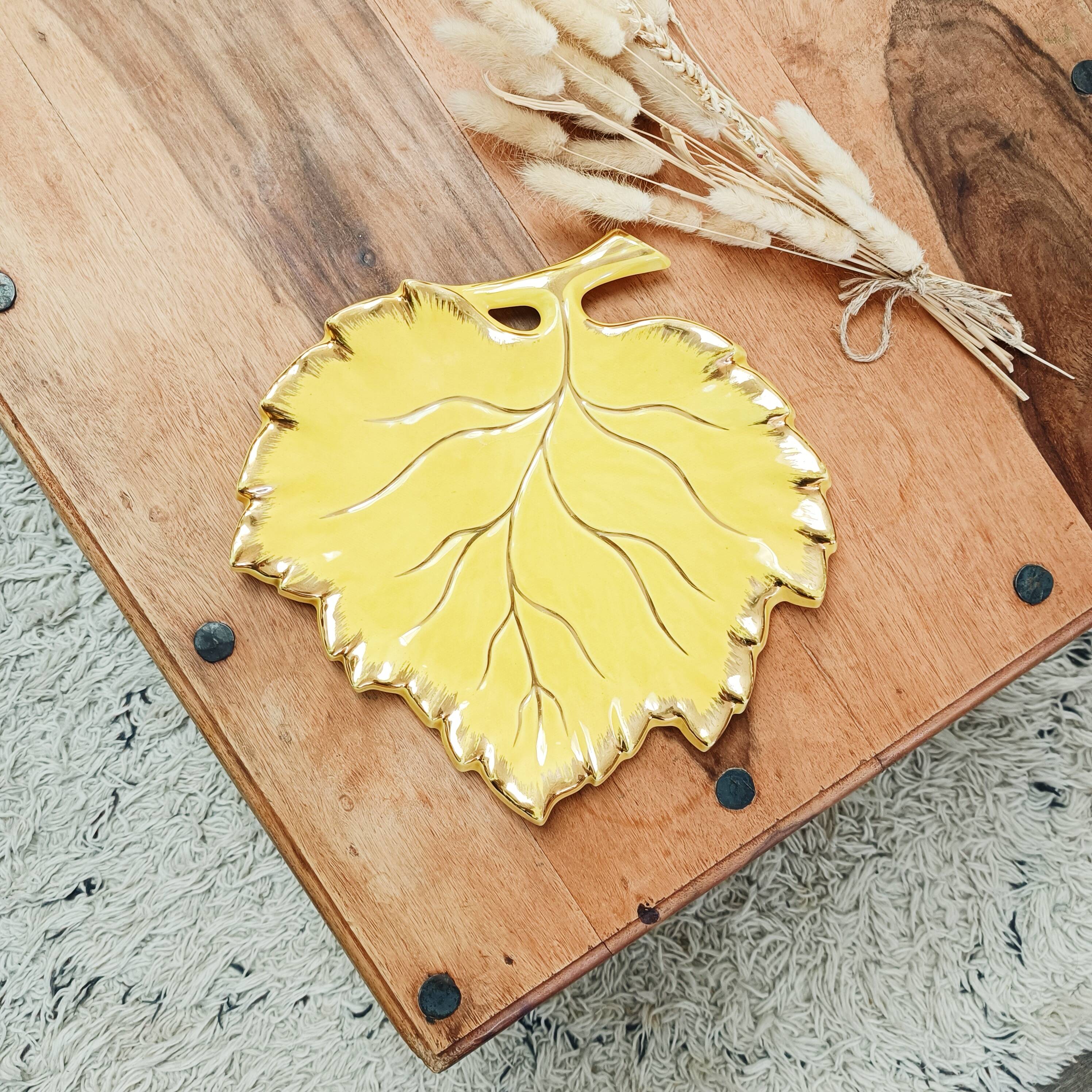 Leaf trivet