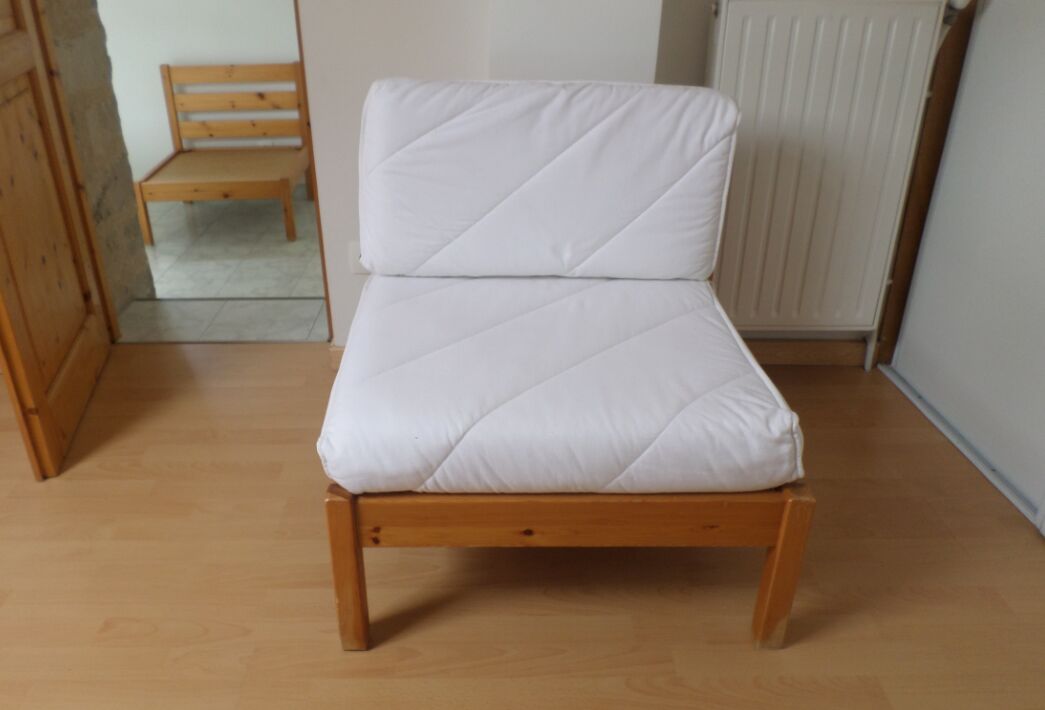 Fauteuil bas en pin