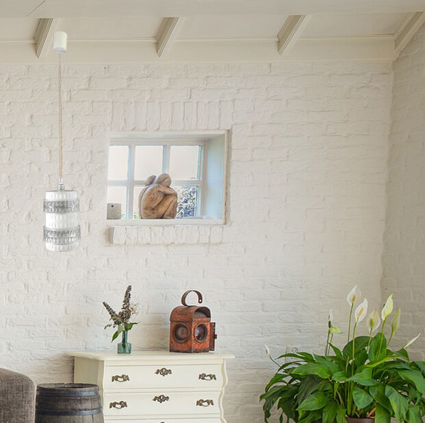 White and transparent glass suspension