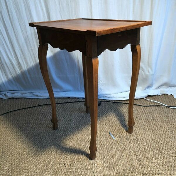 Table volante ou à écrire en noyer 18e siècle