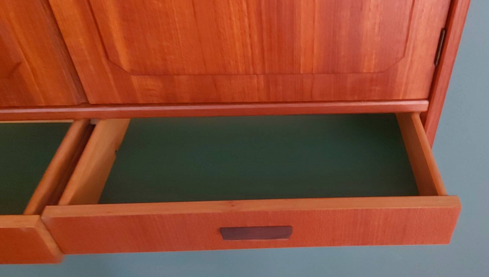 Armoire en teck, suspendue, Danemark 1960