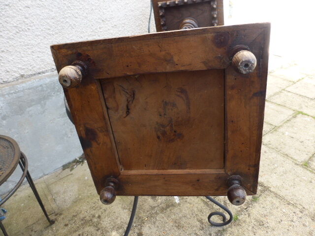 Wooden saddle with statuette, Breton figure, ancient and chiseled, Henri II style