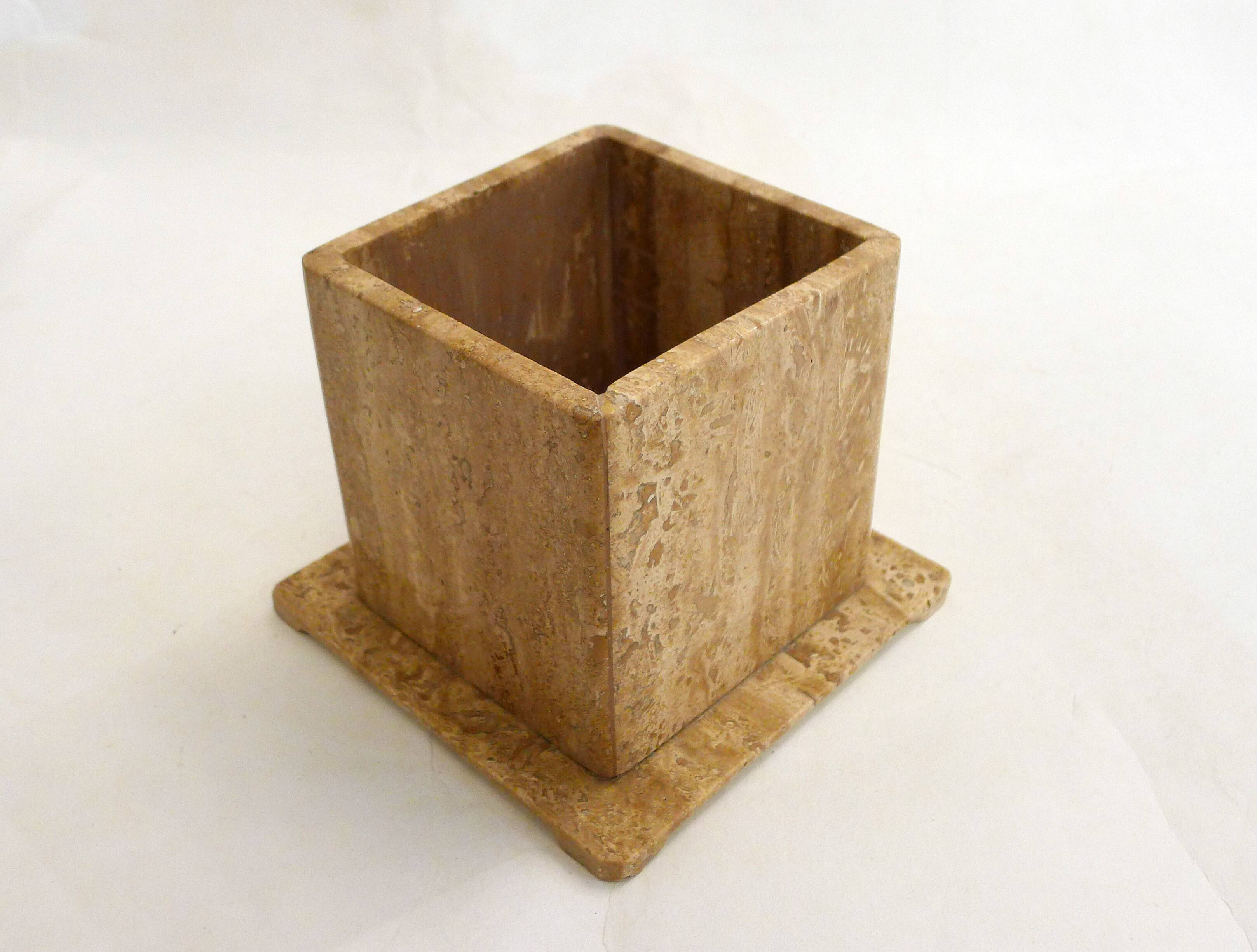 Cache-pot carré en travertin