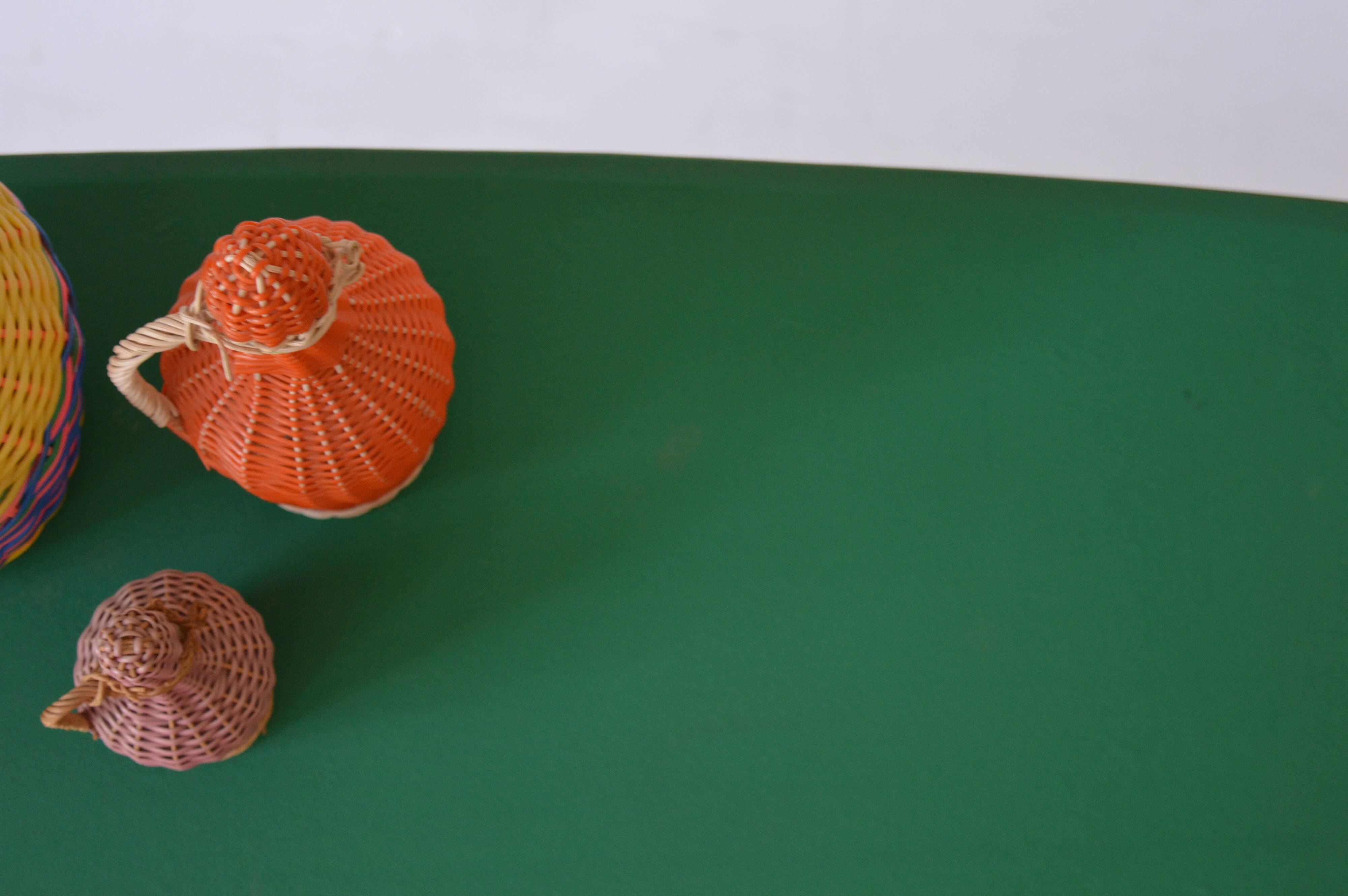 Serving table on wheels