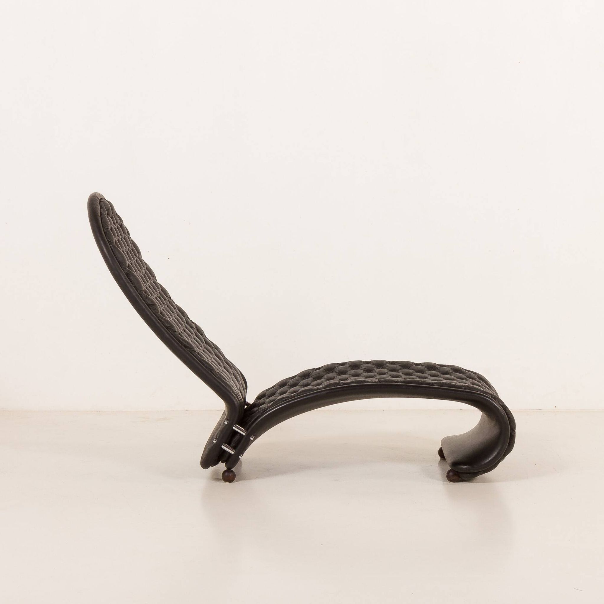 Verner Panton black leather chaise longue for Fritz Hansen, 1970s