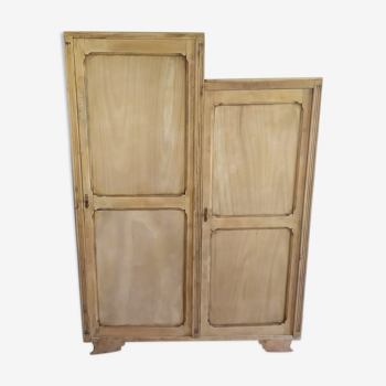 Armoire parisienne asymétrique