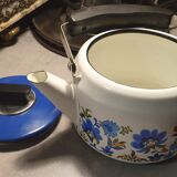 Bouilloire vintage en tôle émaillée bleu