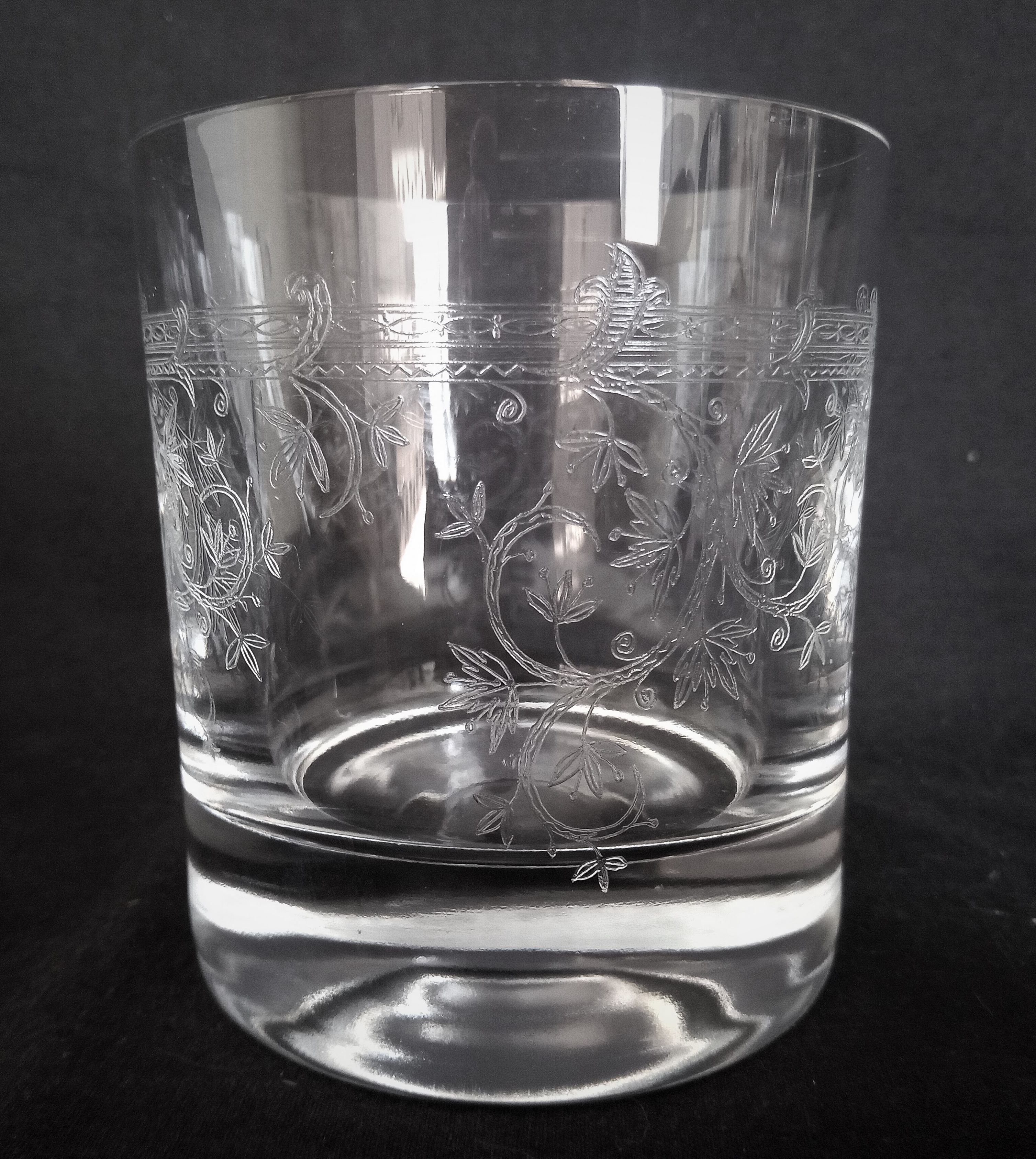 Set of 6 whisky glasses engraved with floral motifs