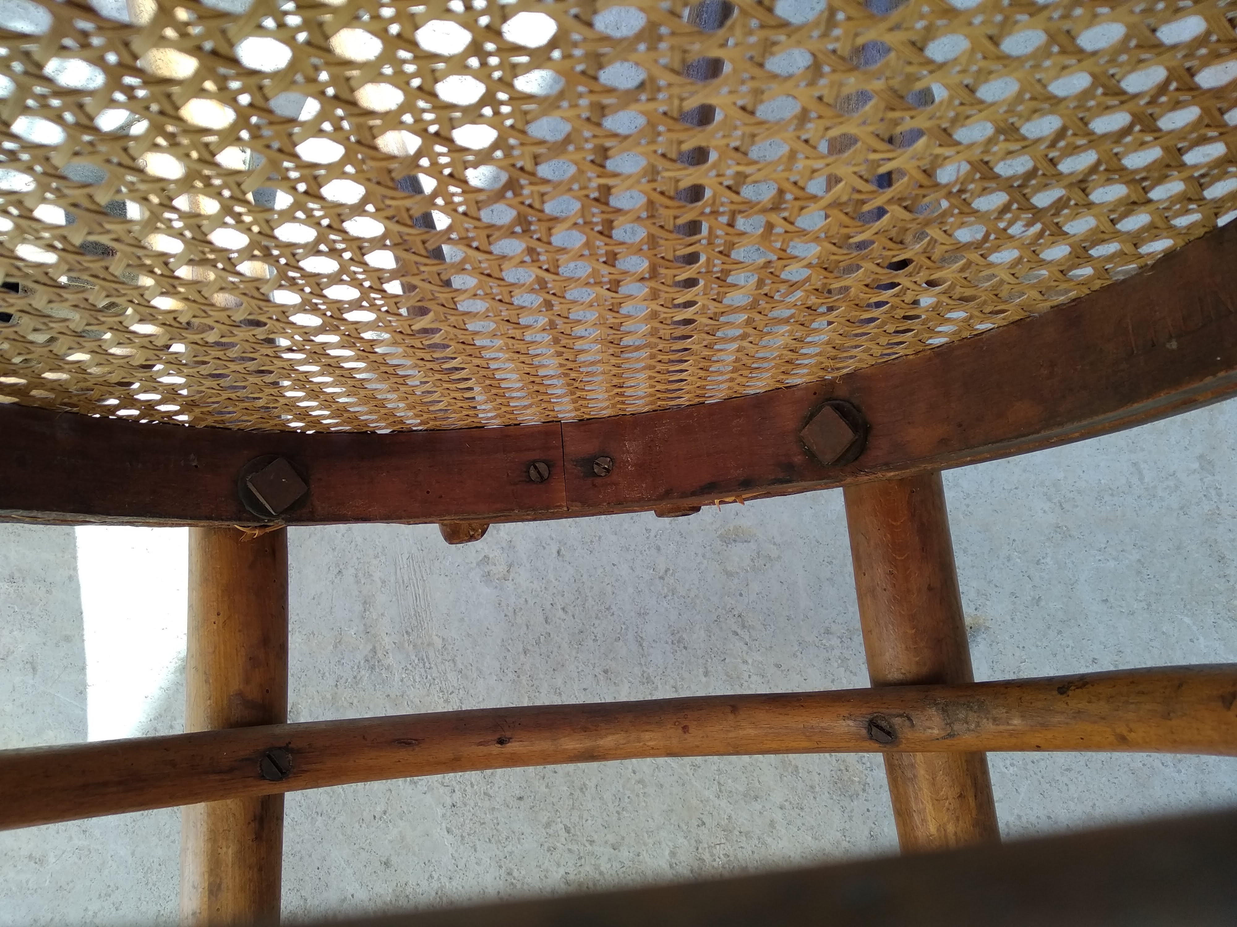 Chaise  bistrot Thonet n°18  fin XIX bois courbé assise cannée