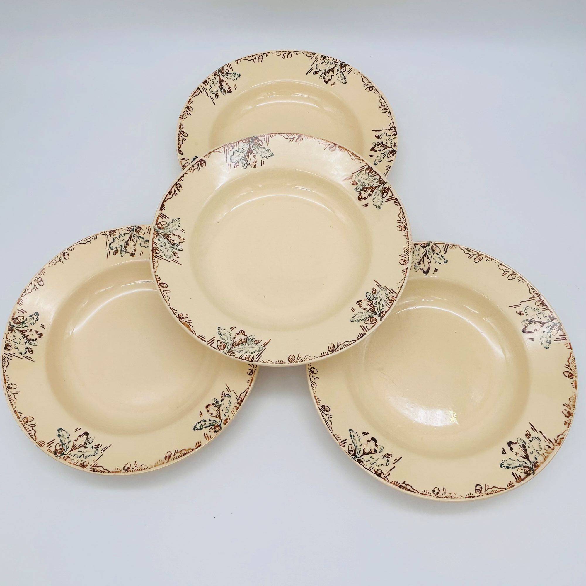 4 deep plates, oak and acorn.
