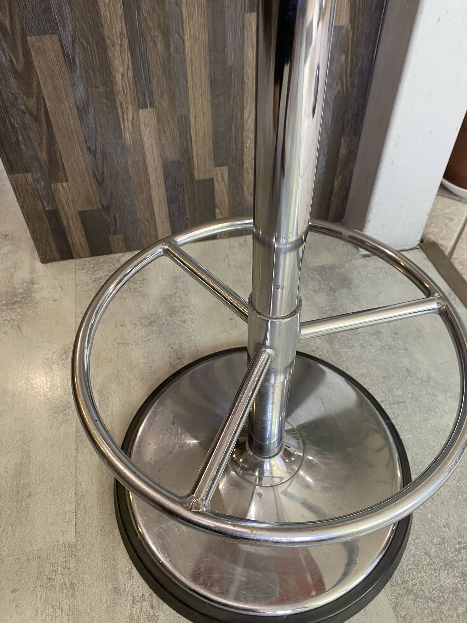 Orange tractor stool, pivoting adjustable mower, Fermigier Mirima 70.