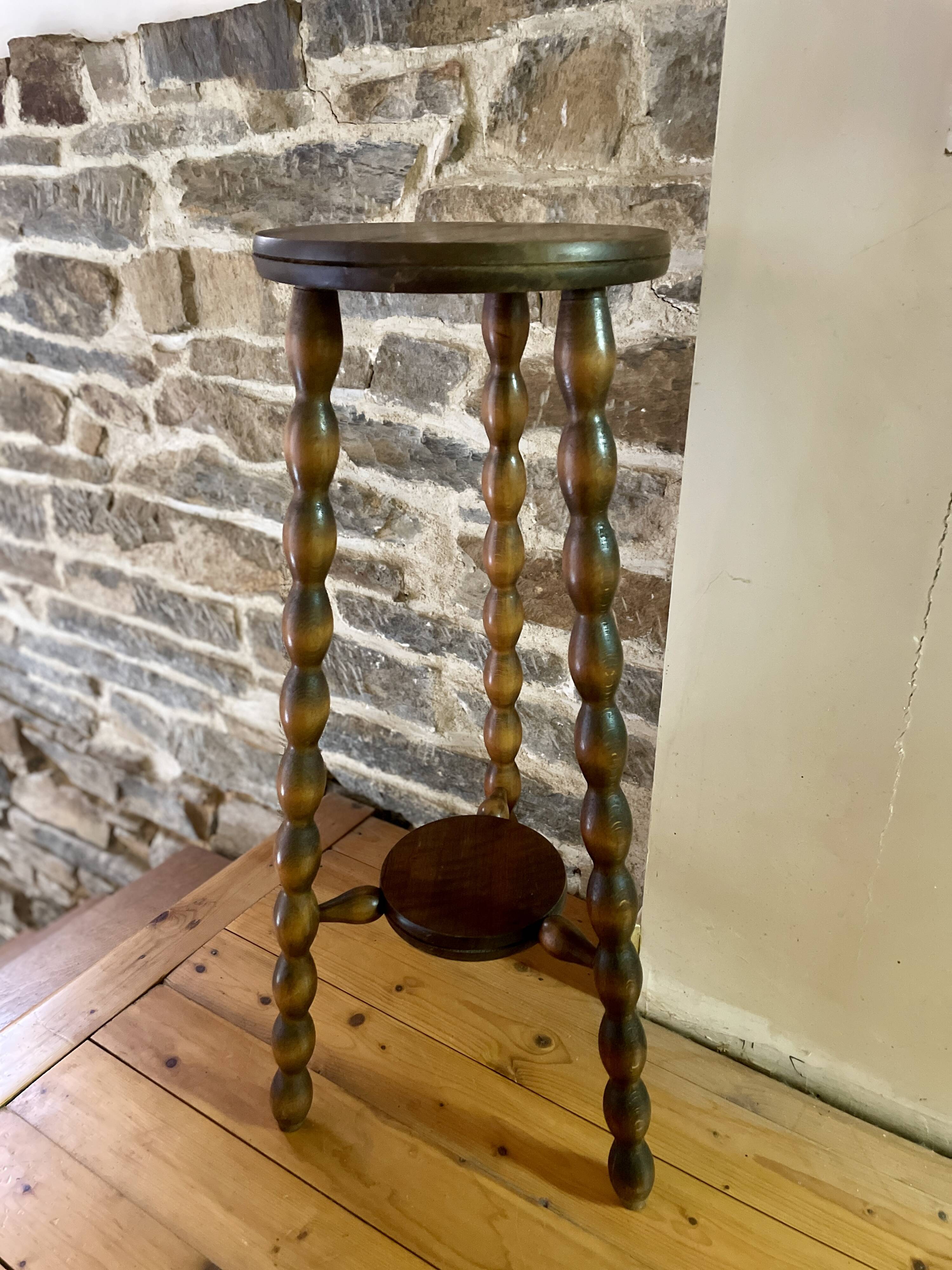 High stool in beaded wood - spool legs