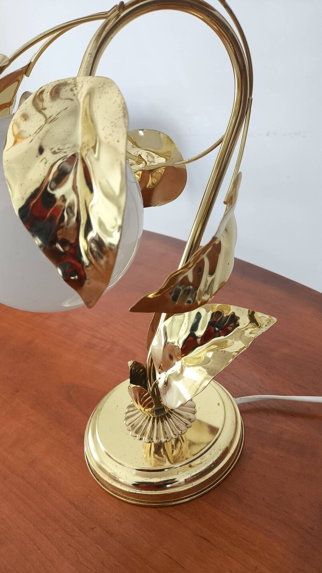 lampe vintage feuilles dorées