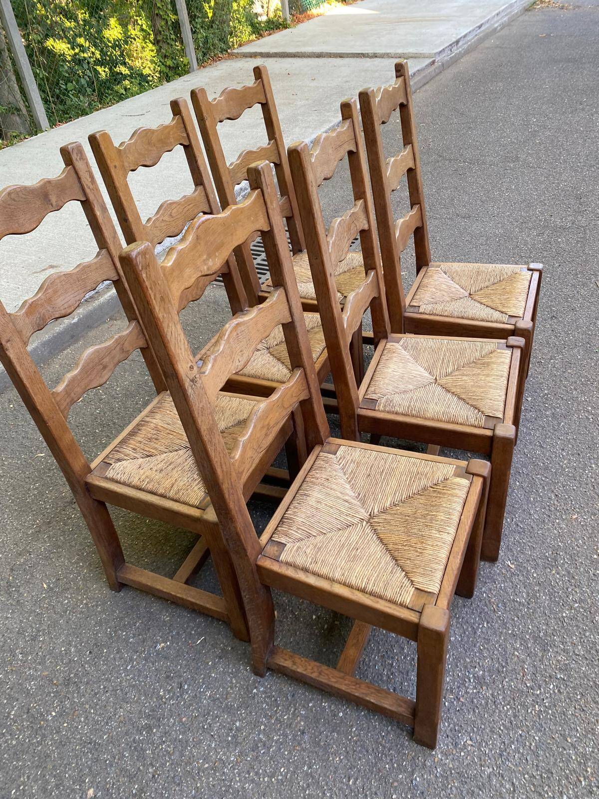6 solid oak chairs with rush seats in a country style.