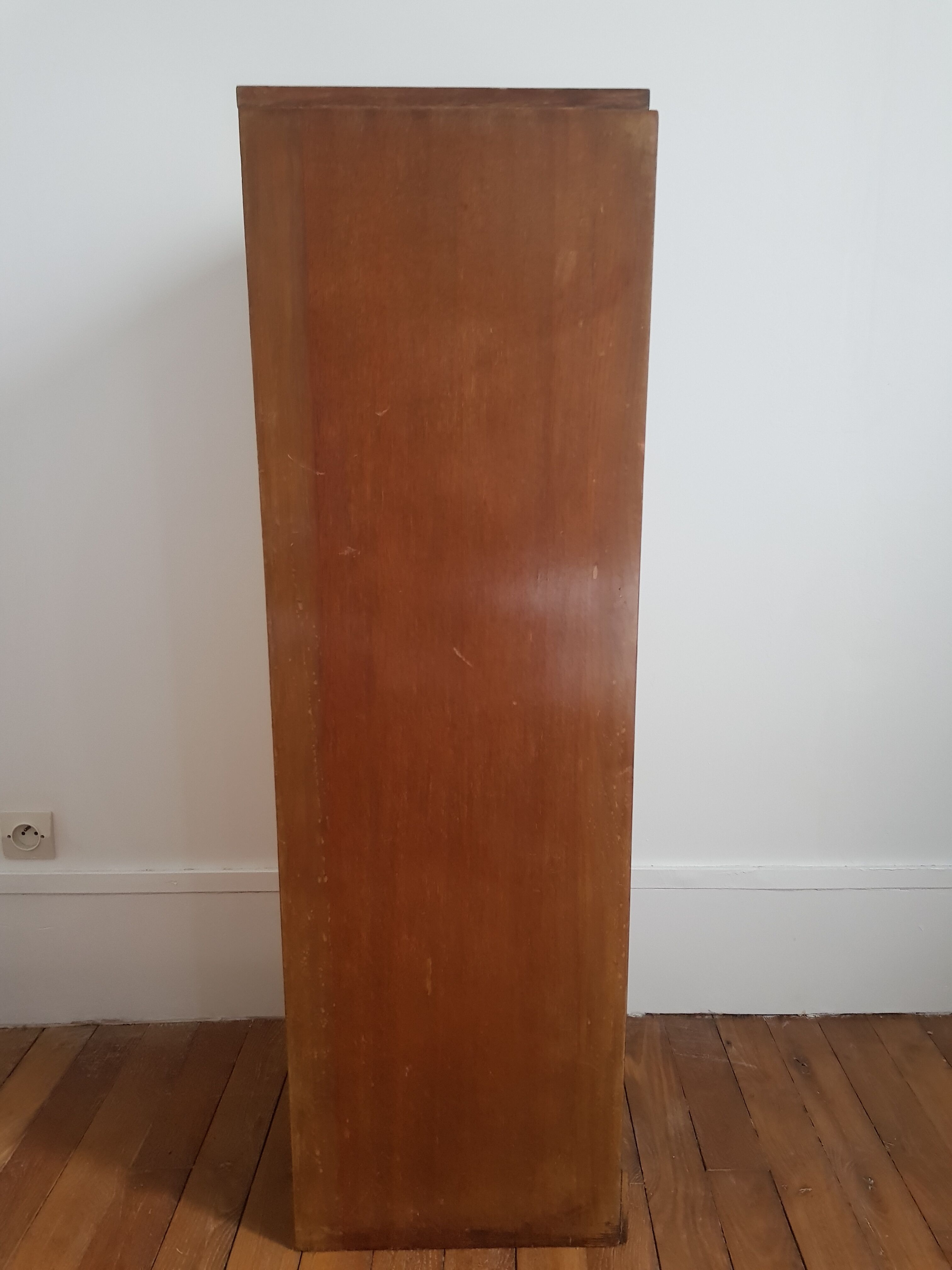 Sliding curtain cabinet