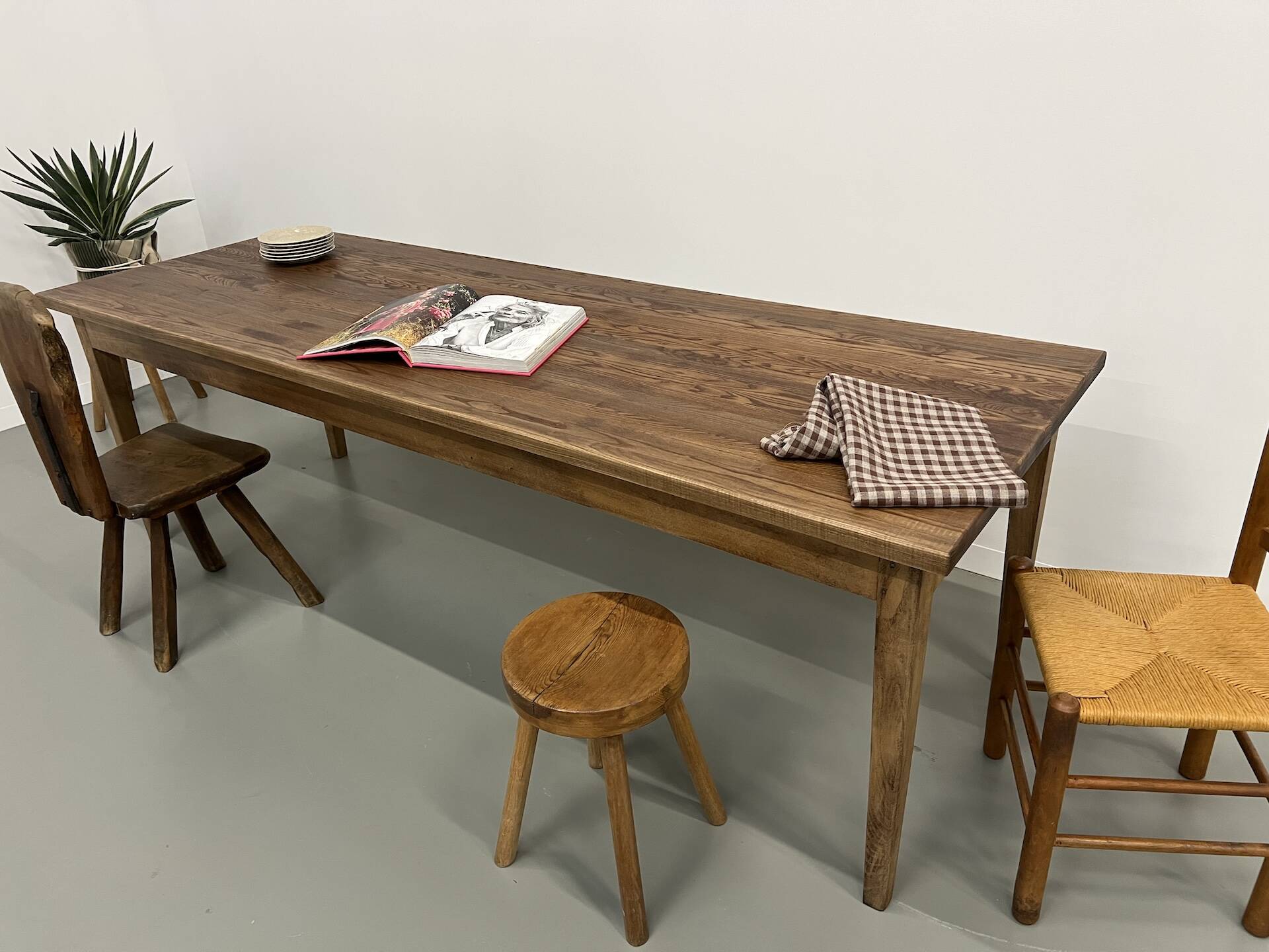 Farmhouse table with spindle legs in solid beech and ash