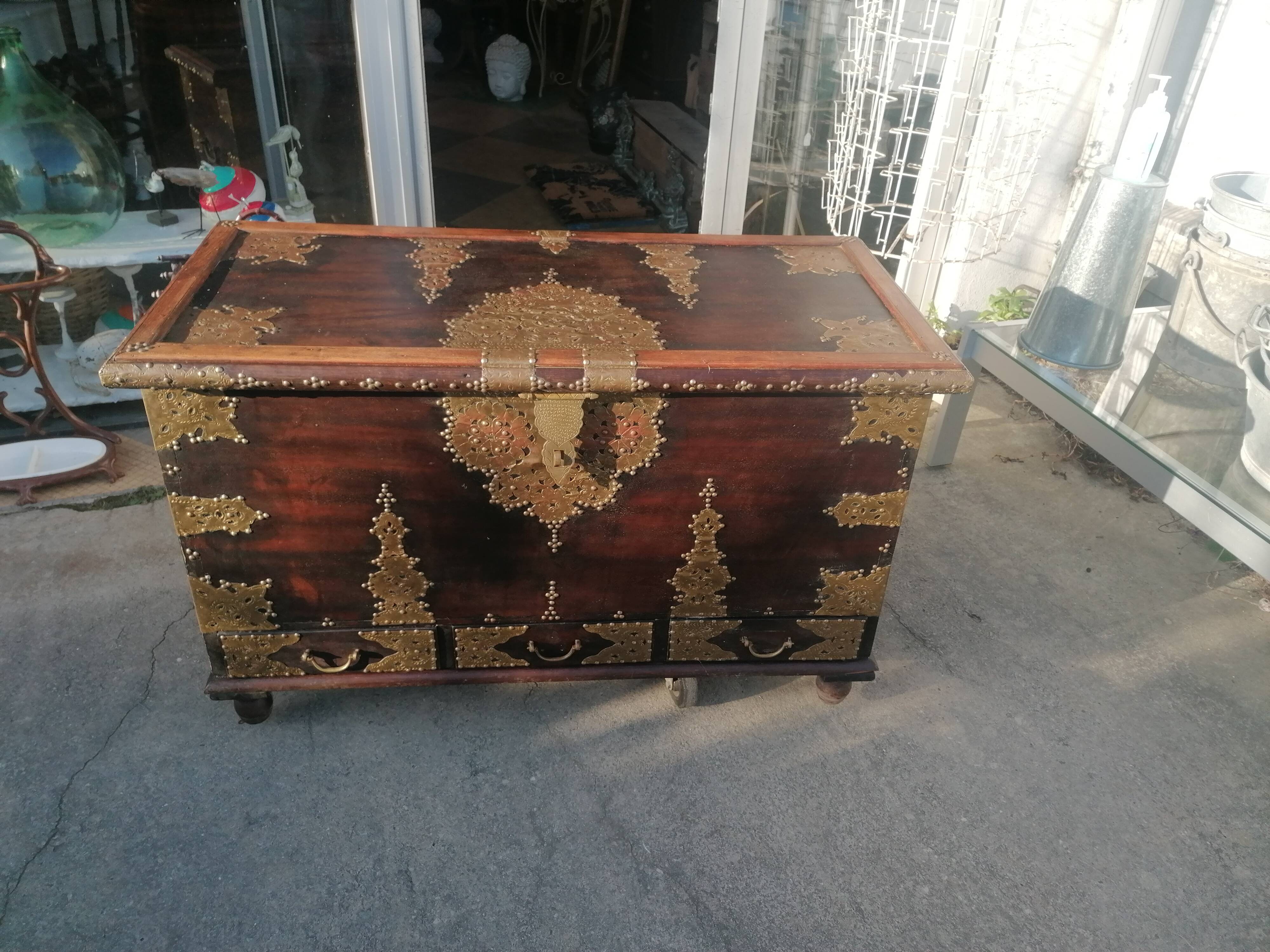 Zanzibar chest