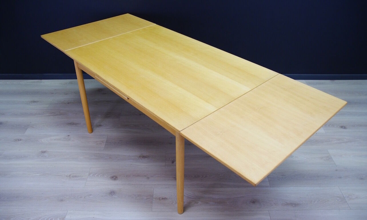 Ash table danish