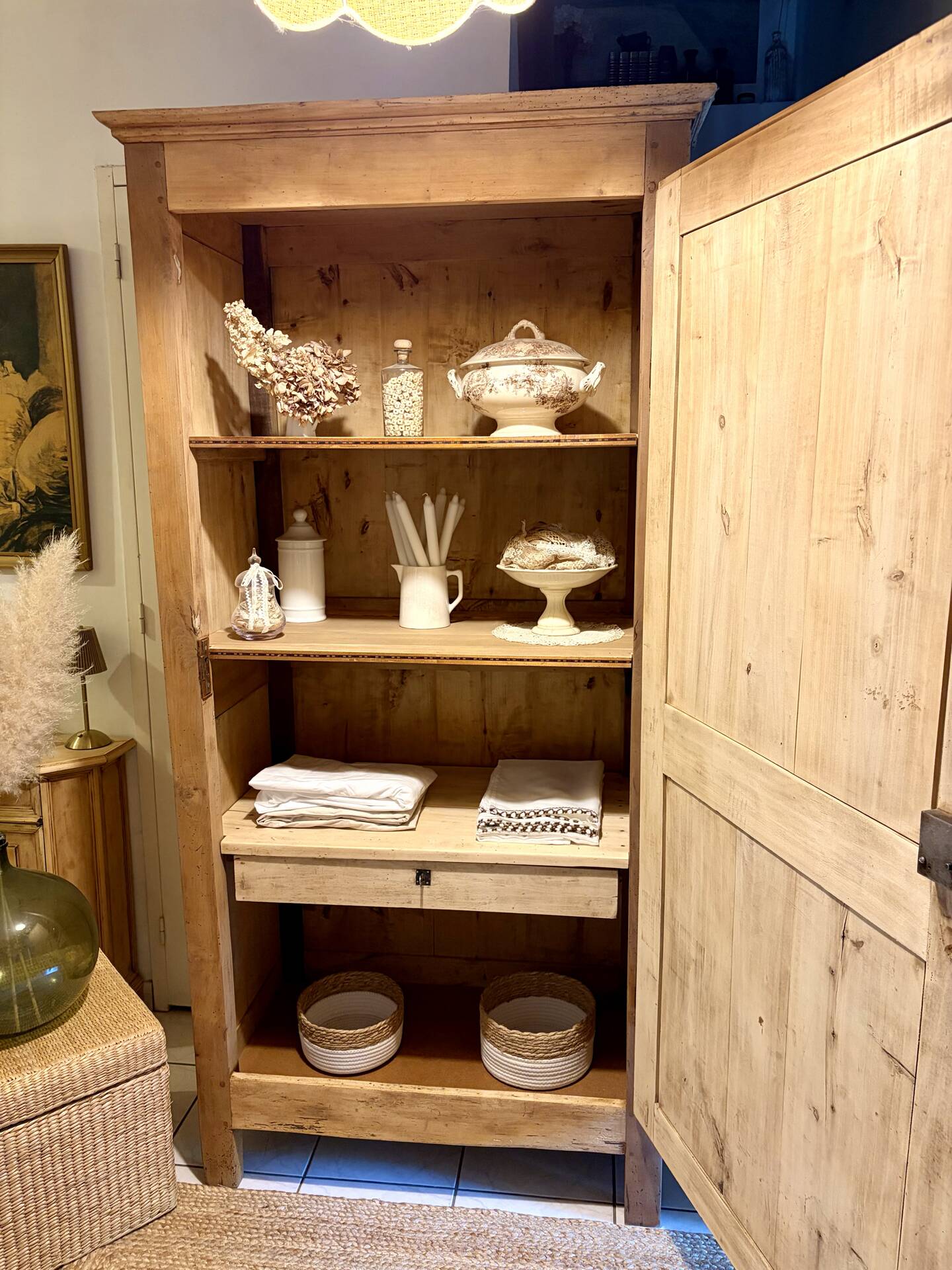Raw wood bonnetière