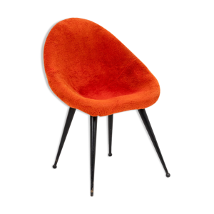 Fauteuil en forme d’œuf en métal