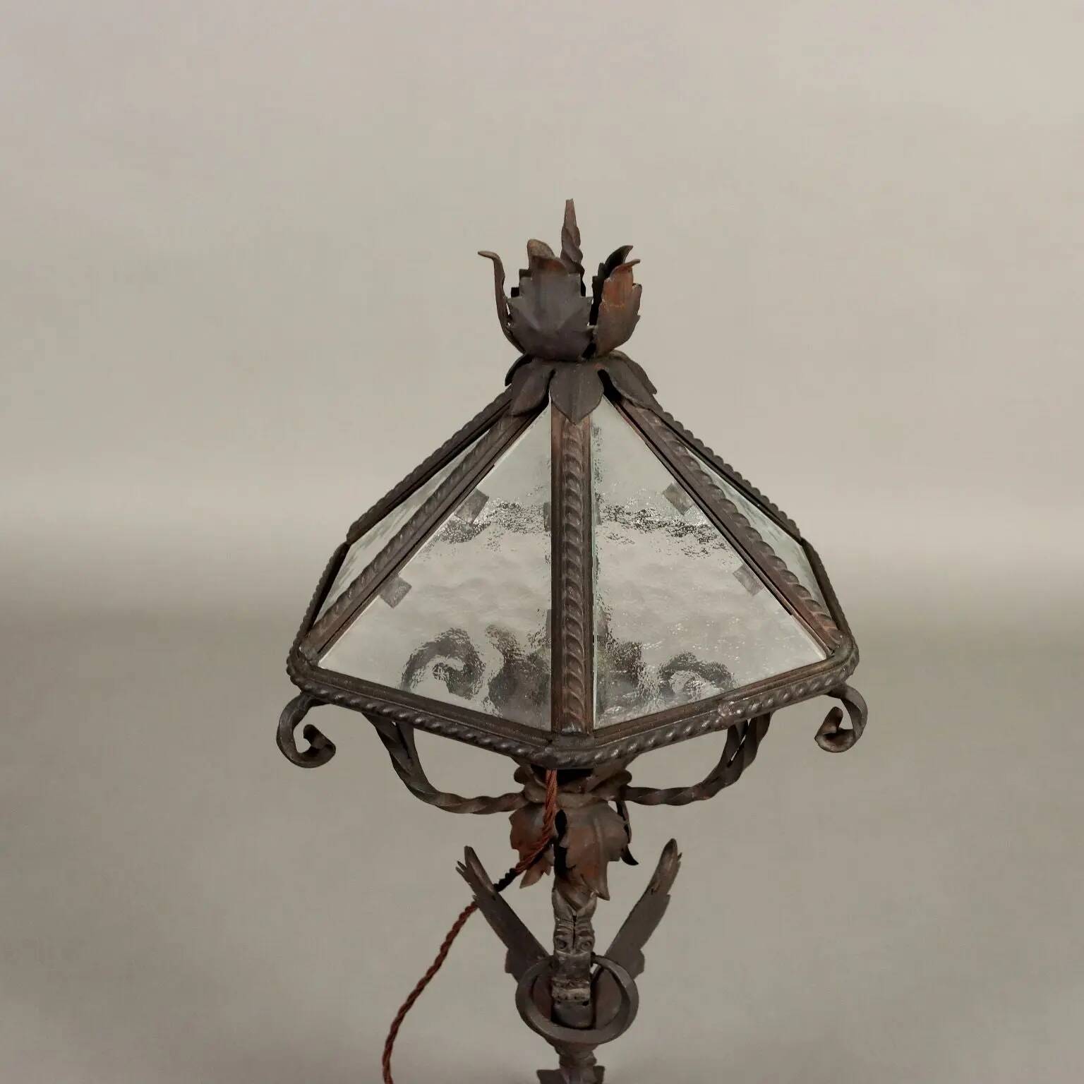 Antique neo-Renaissance table lamp in iron, 20th century