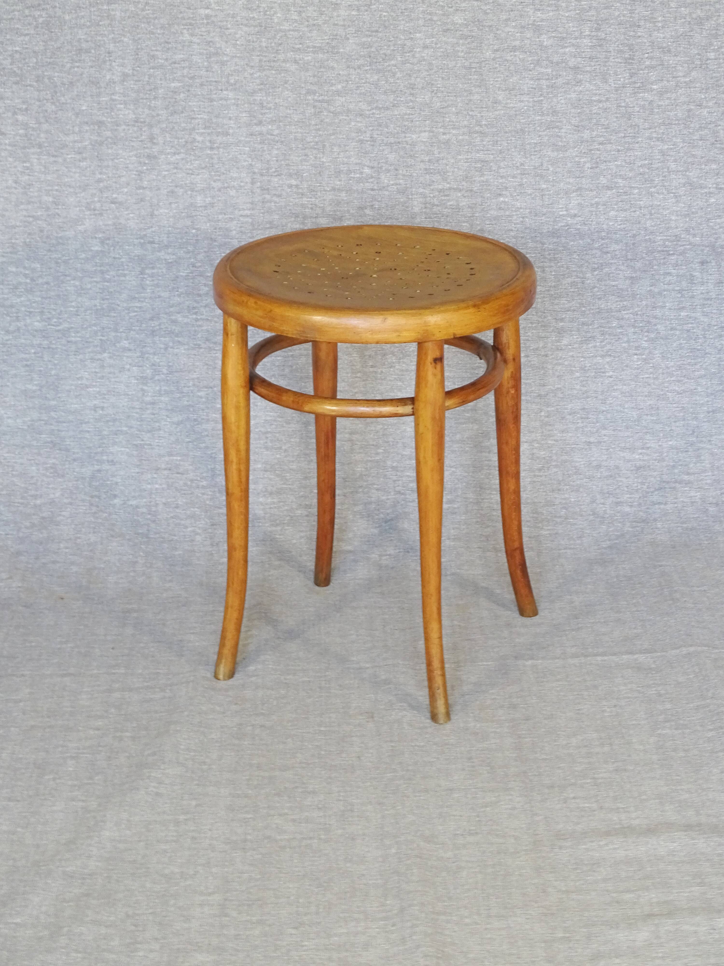 Bistro stool "star" seat in cherry wood; height:52cm