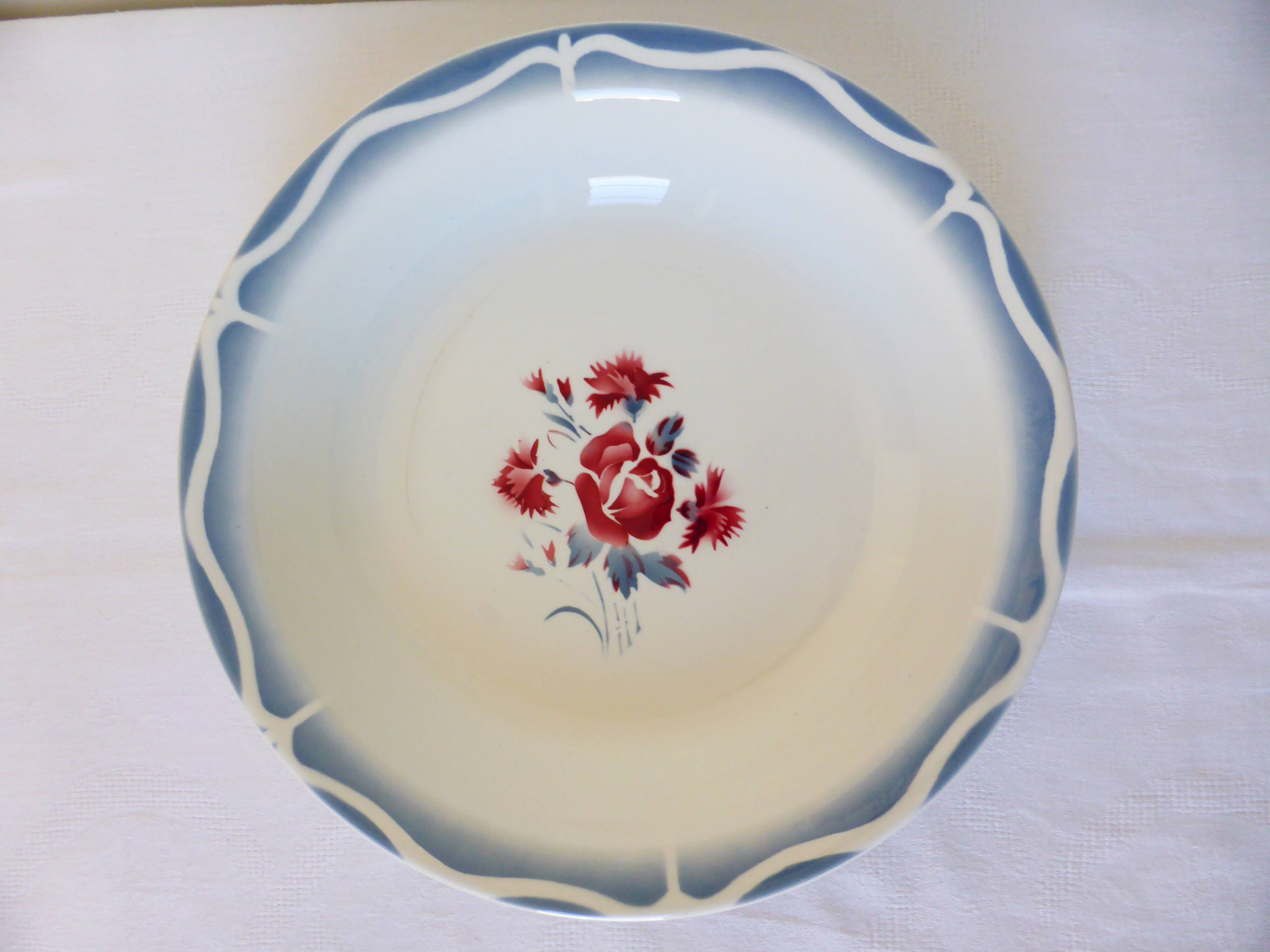 1 round hollow serving dish from Digoin Sarreguemines model Nina Rosa 21061