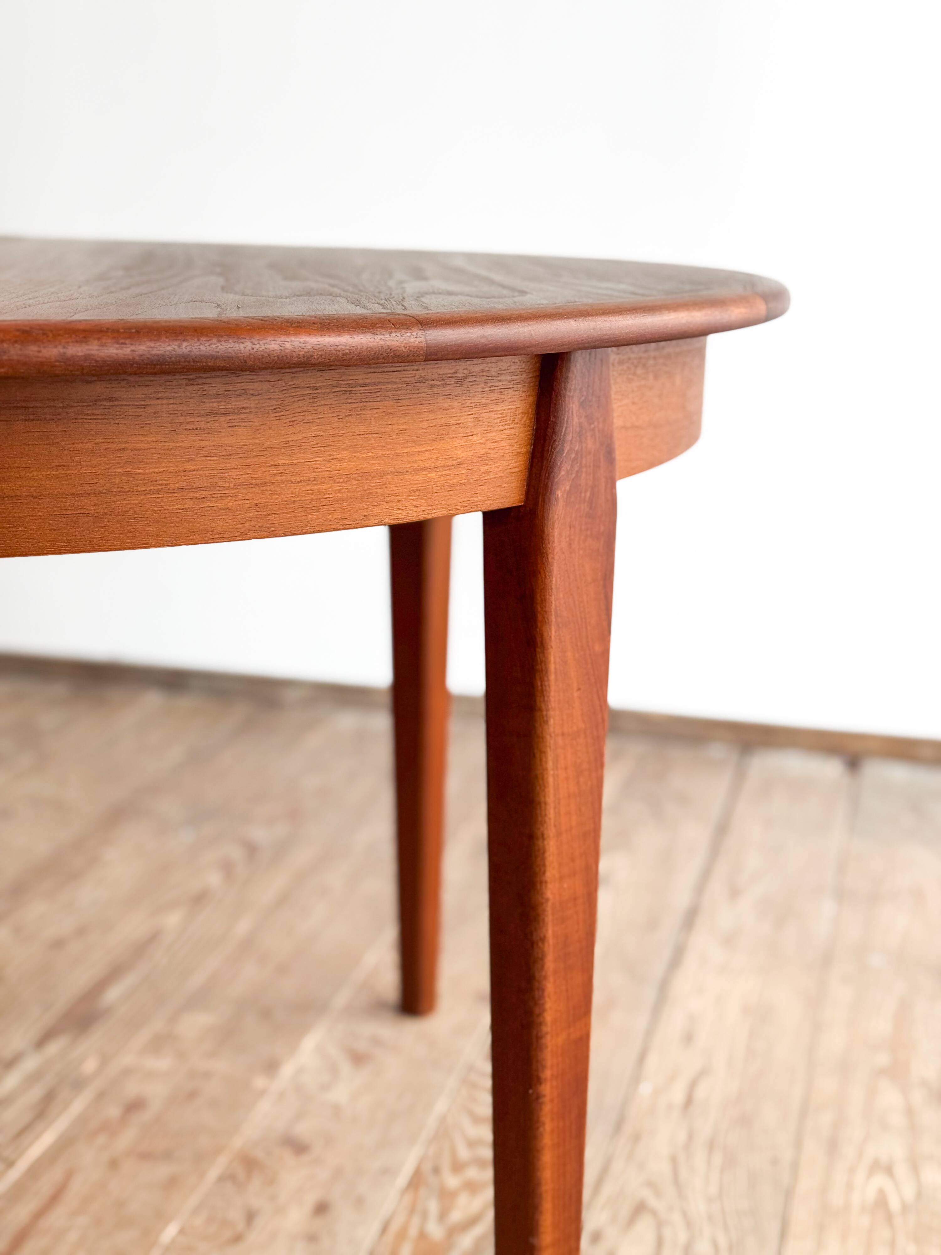 Danish table by Sighs & Sons in extendable teak, Mid Century, 1960.