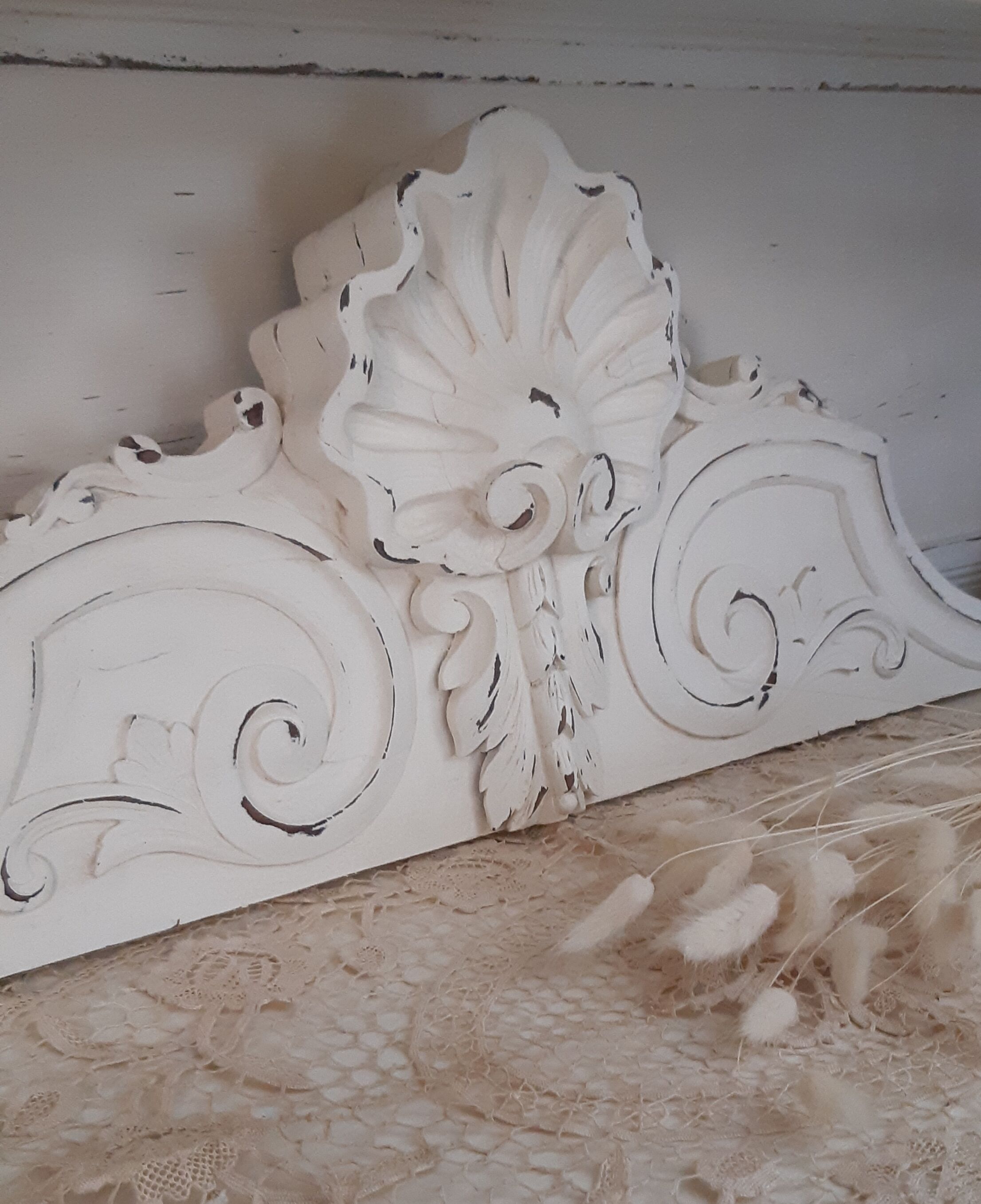 Wooden pediment patinated in chalk
