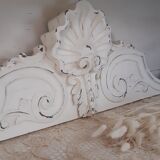 Wooden pediment patinated in chalk