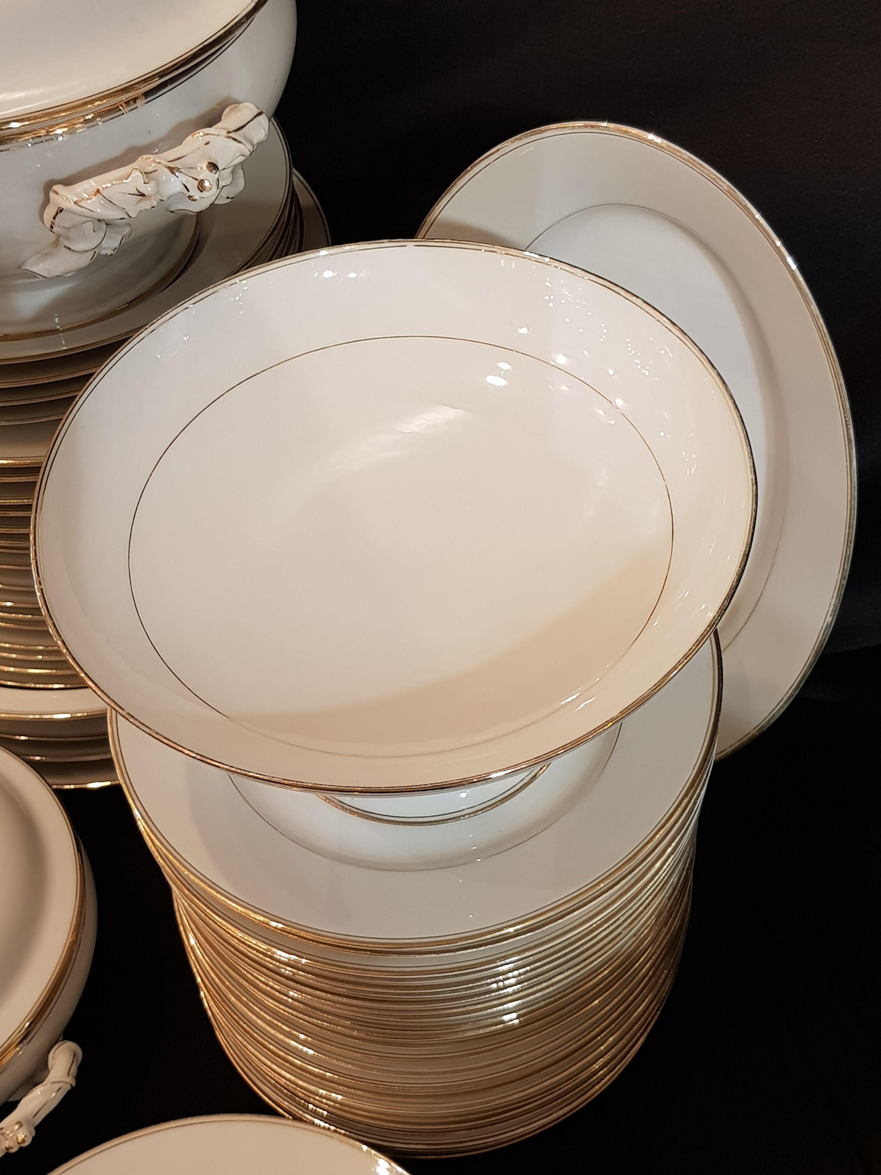 Limoges porcelain table service 79 pieces