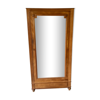 Bonnetiere ou homme debout avec miroir