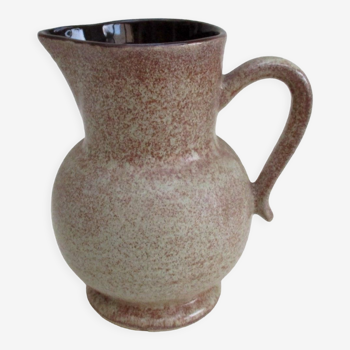 Sandstone pitcher