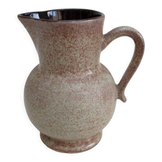 Sandstone pitcher