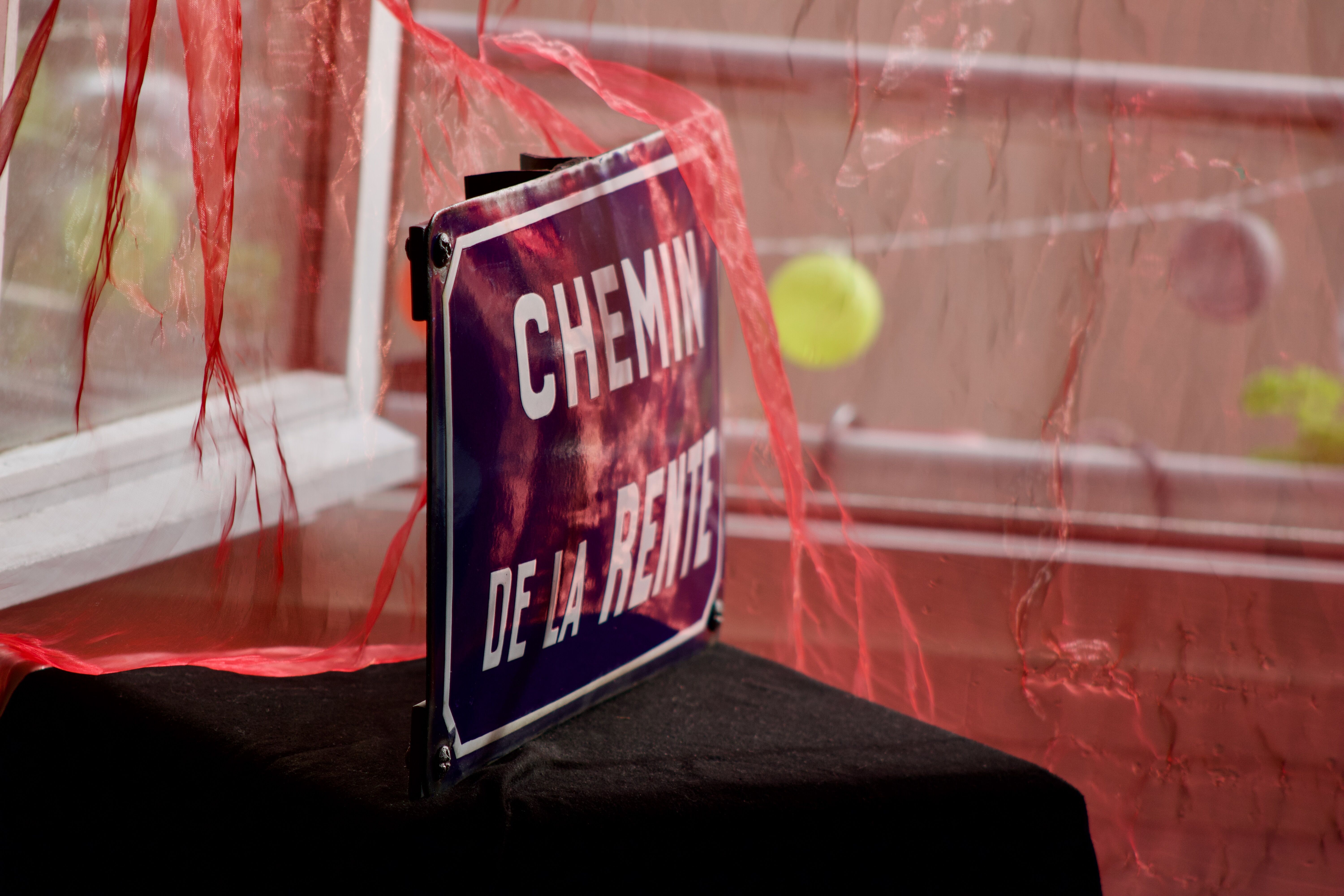 Old Enamelled and bulging "Chemin de la Rente" street plate, in perfect condition, on its cast iron support