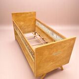 Lit vintage pour enfant - en rotin et bois - 1960
