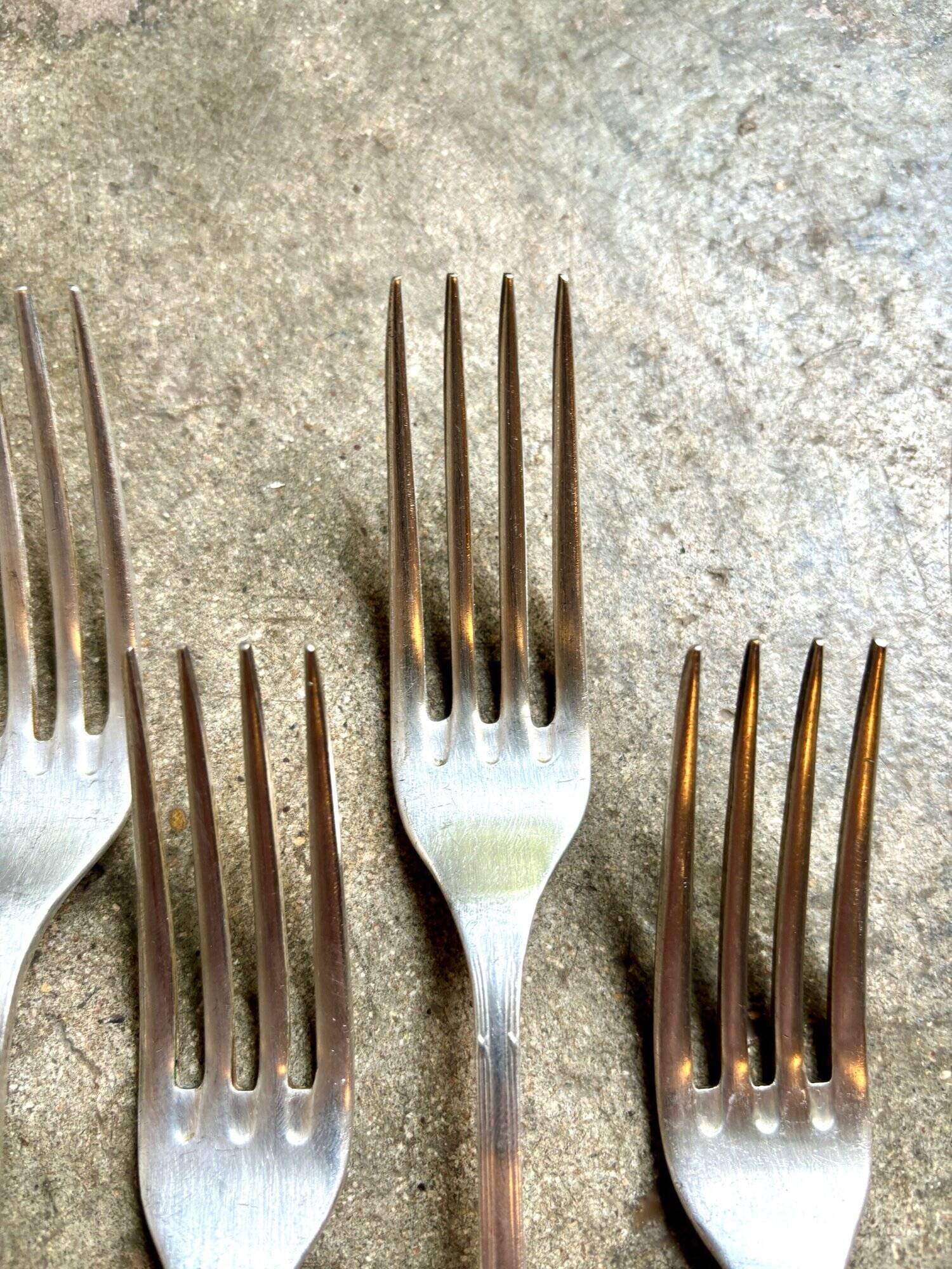 4 silver-plated forks