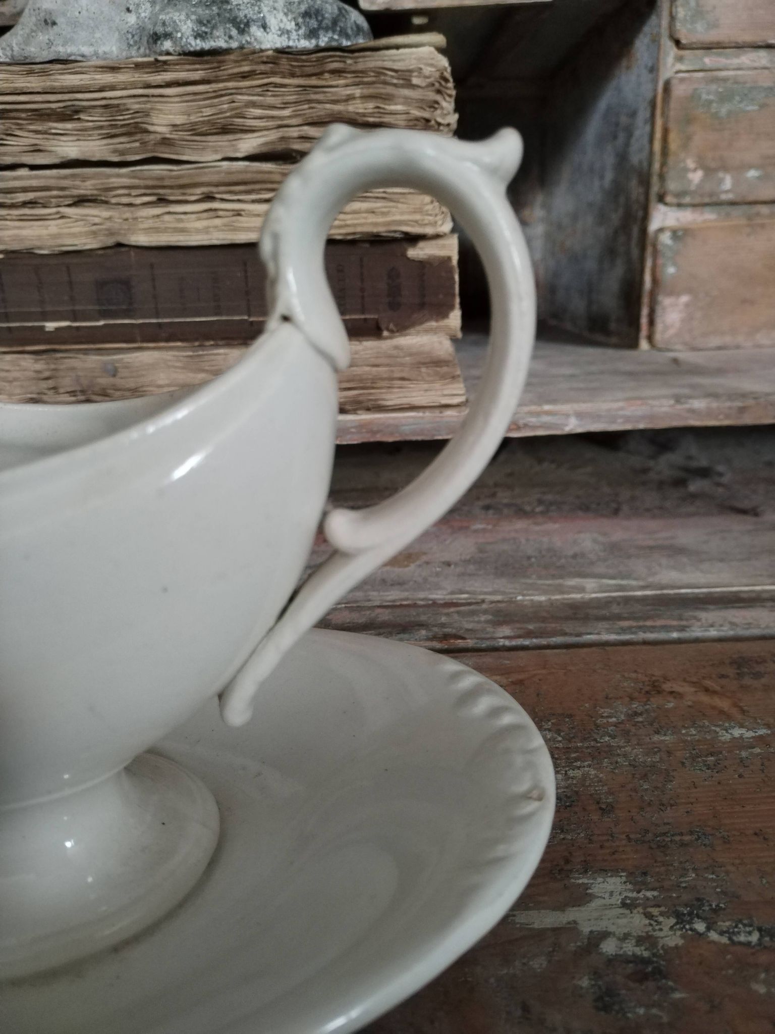Saucière en faïence blanche 19 ème Creil et Montereau