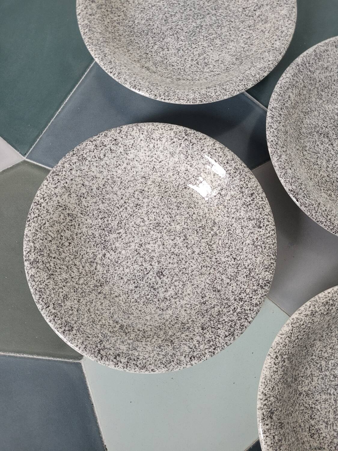 Set of 4 speckled soup plates