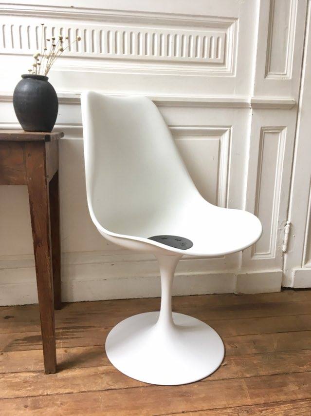 Tulip chair by Eero Saarinen for Knoll International