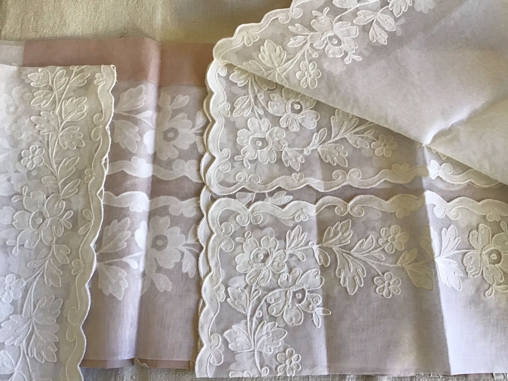 Nappe de cérémonie en organza blanc