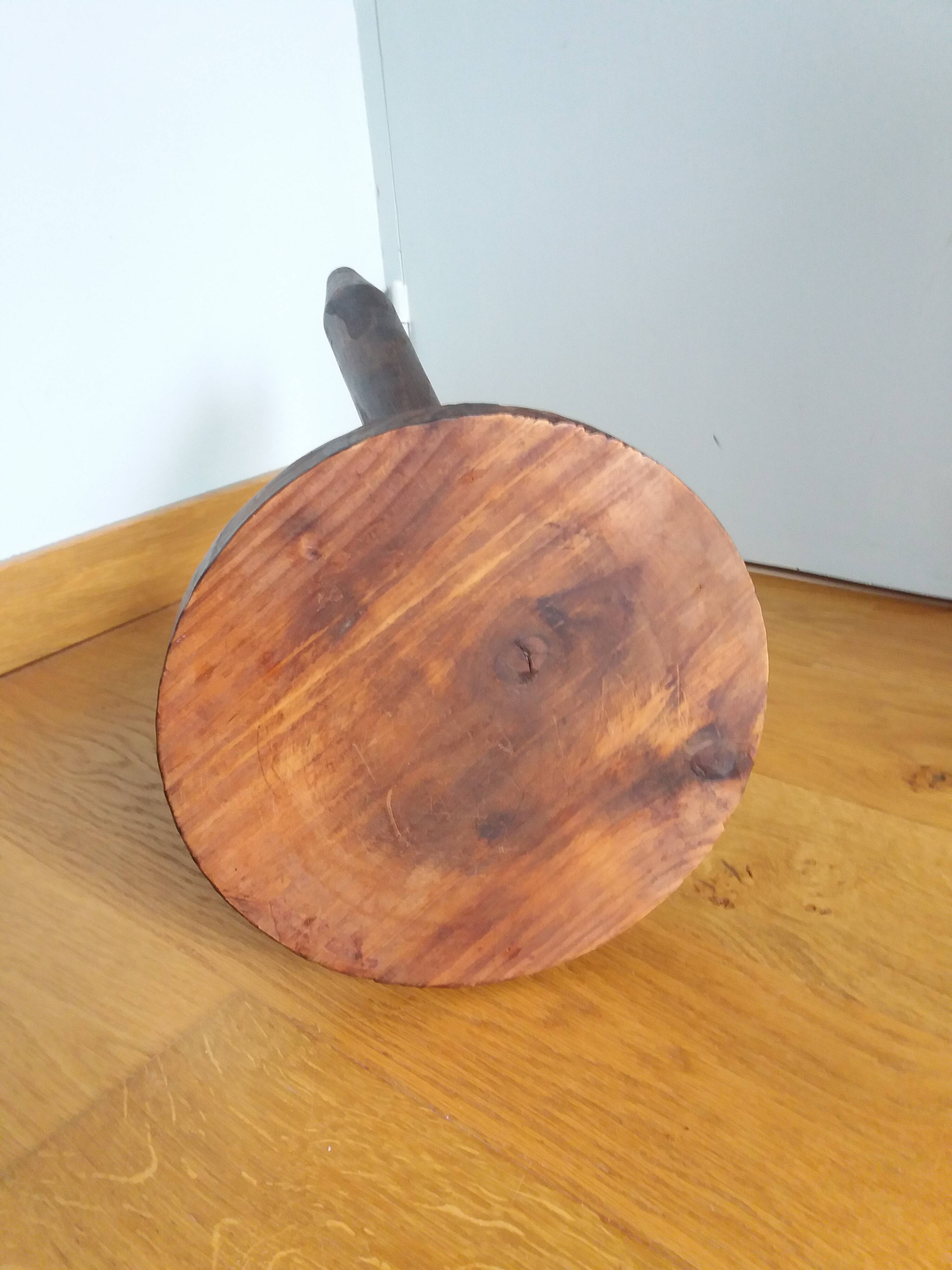 Tripod pencil leg stool