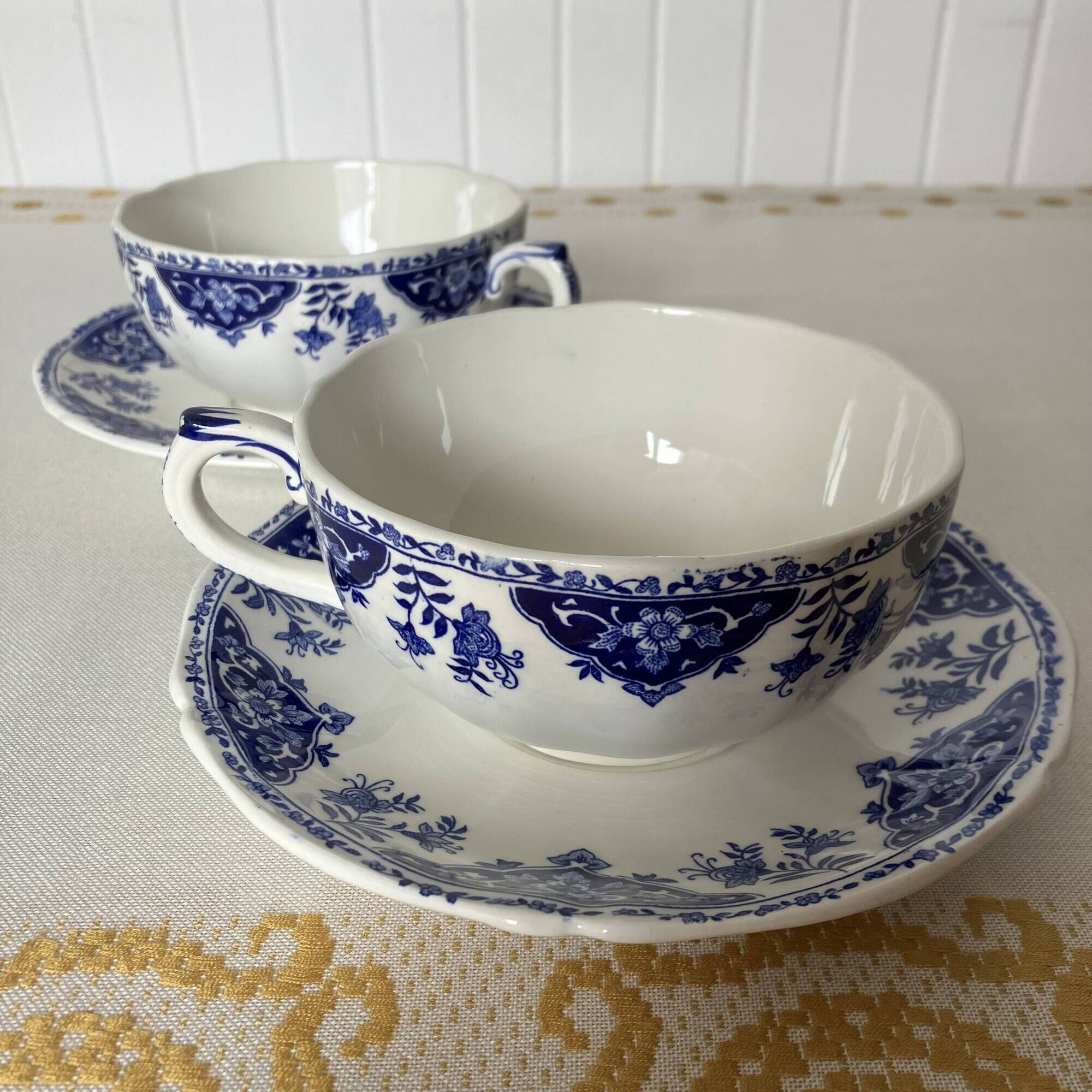 Pair of cups and saucers / Delft blue Gien earthenware